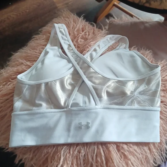 Beautiful activewear top - Picture 2 of 3